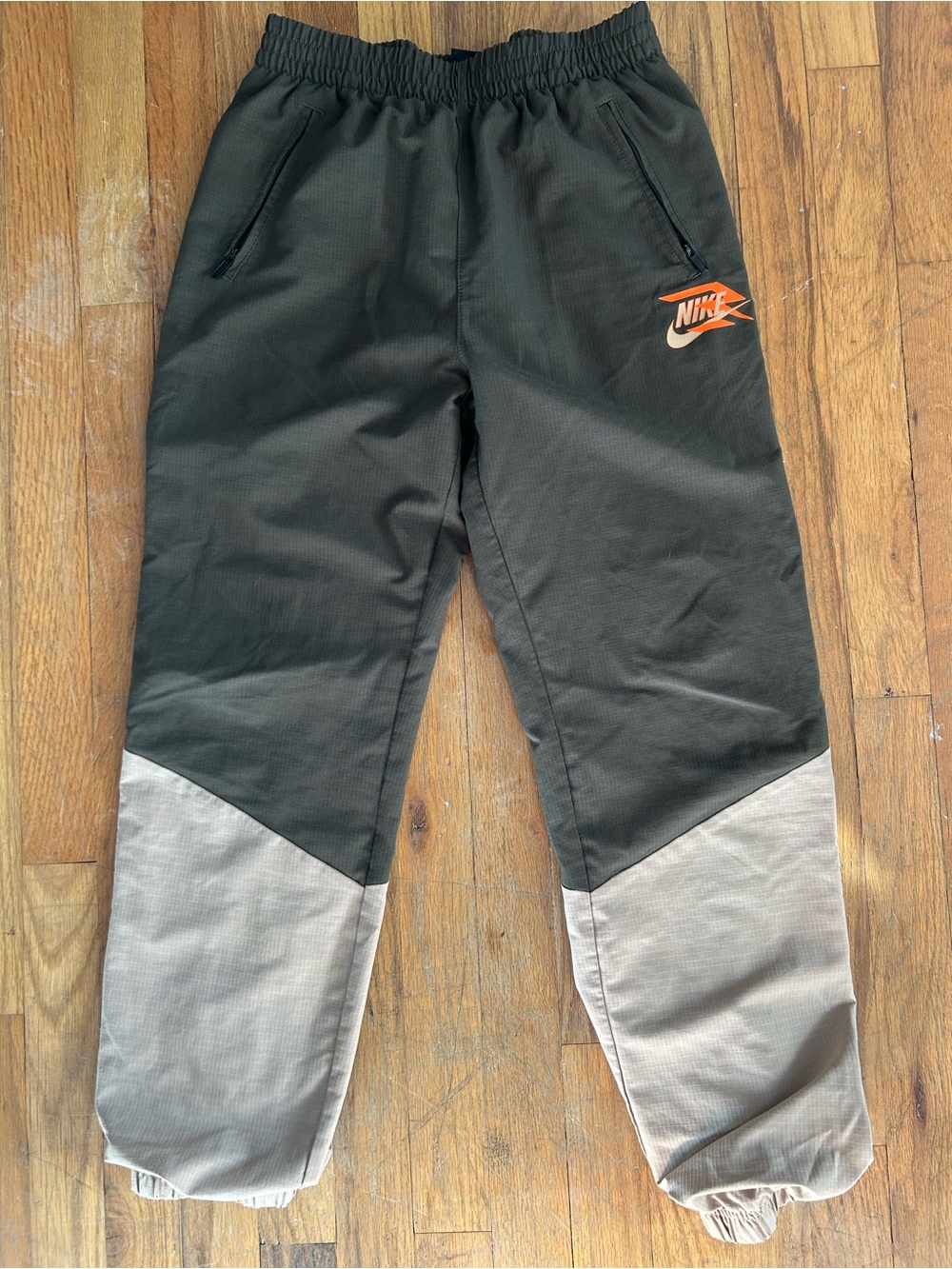 Nike Kids' Black and Tan Colorblock Jogger Pants
12/13 y